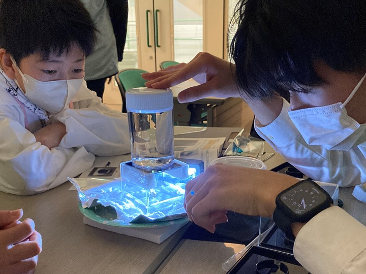 霧箱実験(エフレイ・サイエンスラボ「放射線をさがせ」)