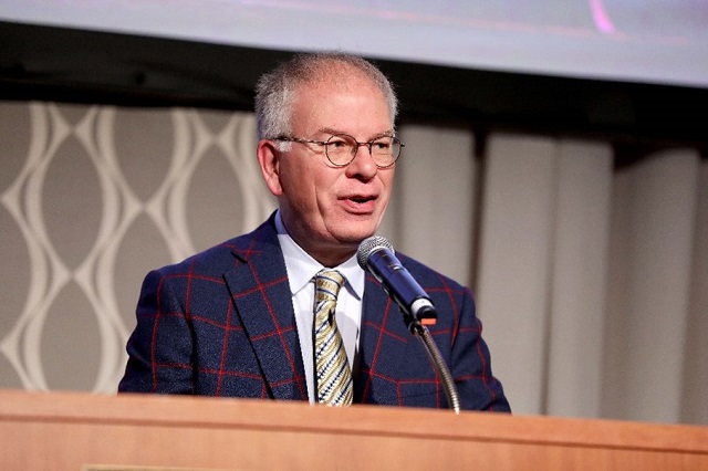 グレゴワールICRU委員長による開会挨拶