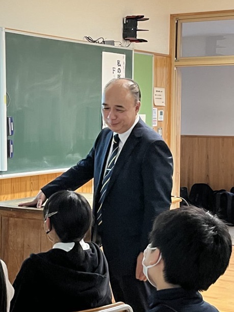 質疑を受ける大和田執行役（福島高校F-REIトップセミナー）